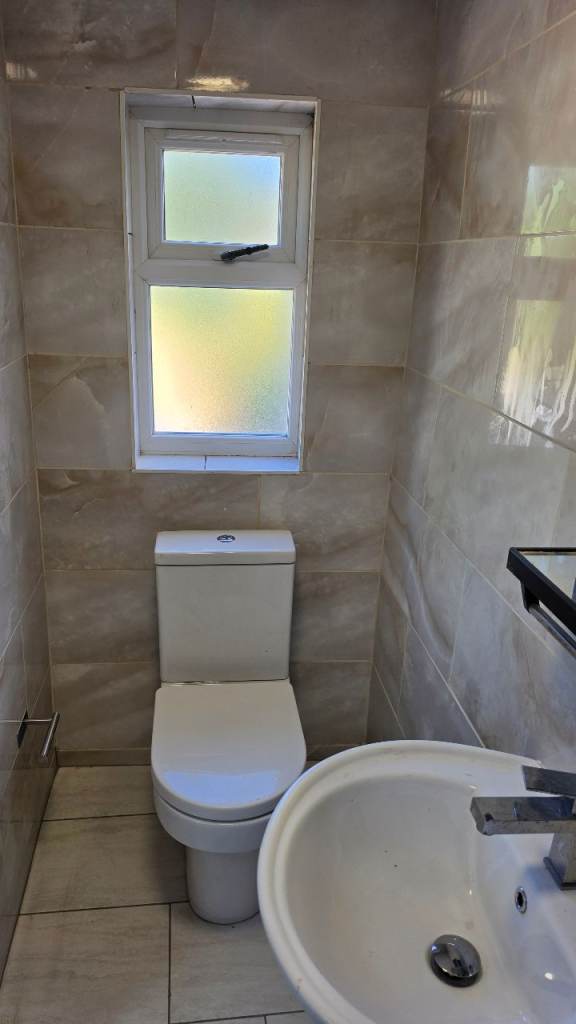 🏡 SPACIOUS DOUBLE ROOM FOR Single person – E13 8RT | ALL BILLS INCLUDED! ✨
