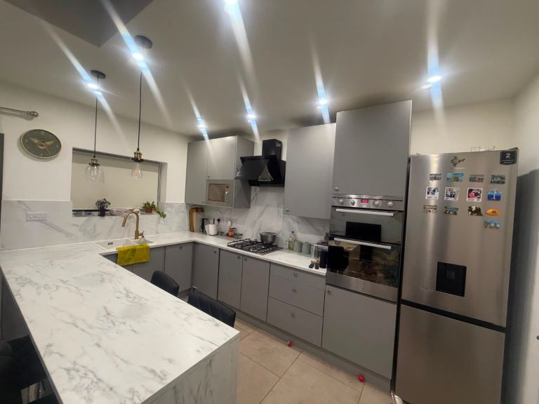 Double room TO LET (DY1 4EY)