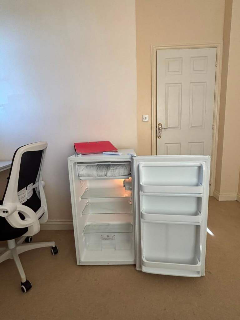 Furnished ensuite and another Bedroom Available Near Maidstone Hospital (ME16)