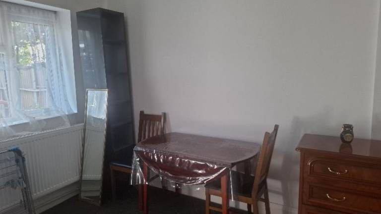 studio flat Luton, Bedfordshire £800pm(LU4 0HS)