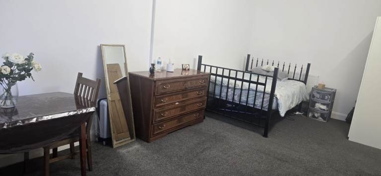 studio flat Luton, Bedfordshire £800pm(LU4 0HS)