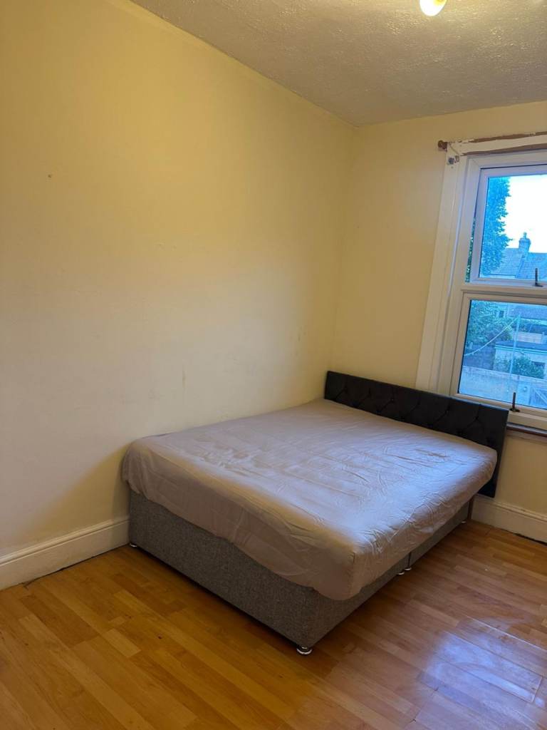 BIG ROOM TO LET IN STROOD ME2 4DG, CLOSE TO THE TRAIN STATION AND STROOD HIGH STREET (ME2)