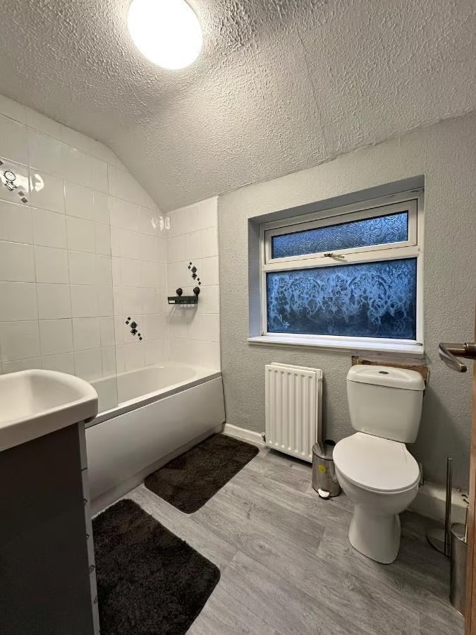 Fully Furnished 3-Bedroom Semi-Detached House 📍 Wilkinson Road, Bolton, BL1 7BA