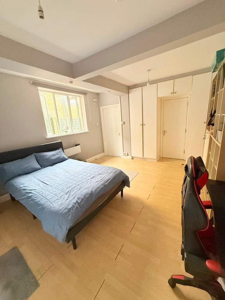 STUDIO FLAT FOR RENT IN WOOD GREEN N22 1 MIN FROM STATION.