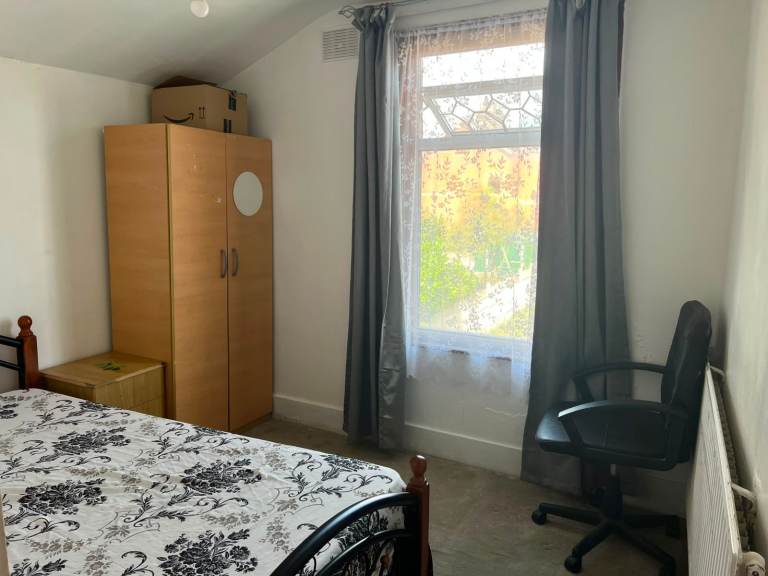 ROOM FOR RENT in Little ilford (E12 6PA)