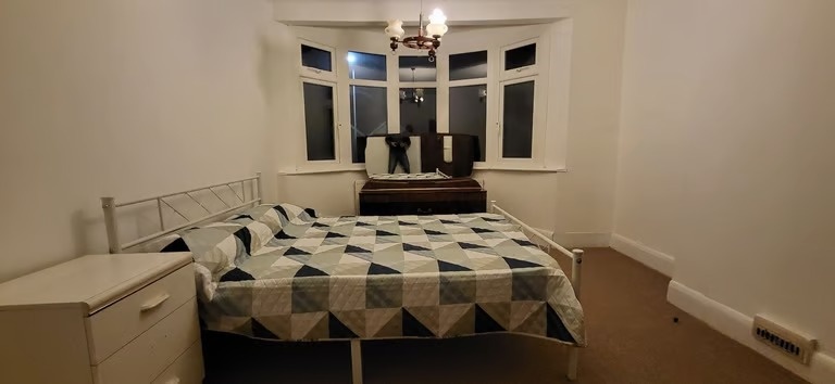 Room in a Shared House, Aldborough Road South, IG3