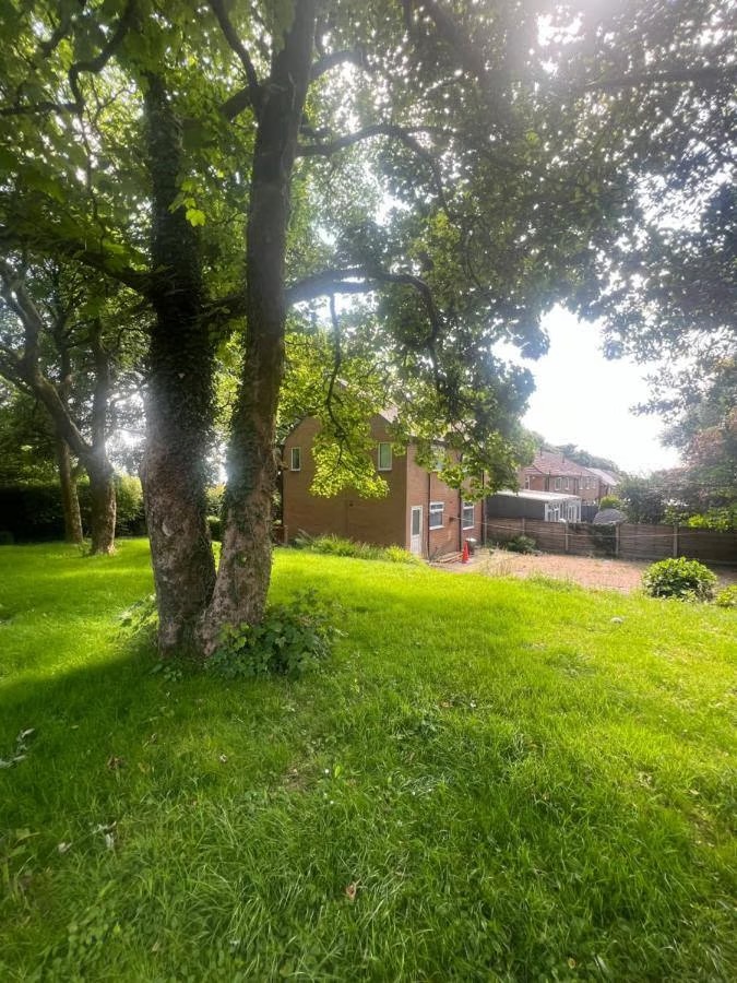 Fully Furnished 3-Bedroom Semi-Detached House 📍 Wilkinson Road, Bolton, BL1 7BA