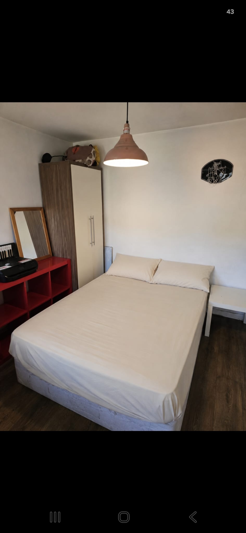 Double room to let in a 4-bedroom semi detached house near Newbury park station IG2 7RS