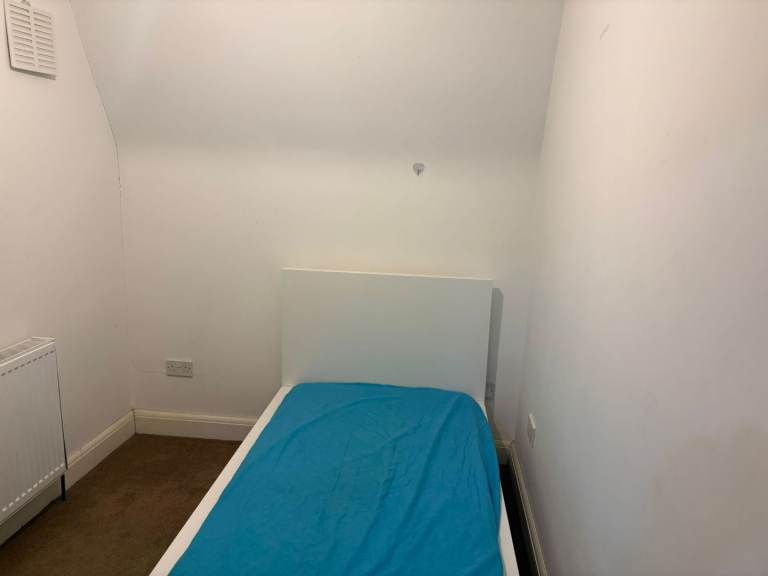 Single Room Available – Dagenham (Family House)