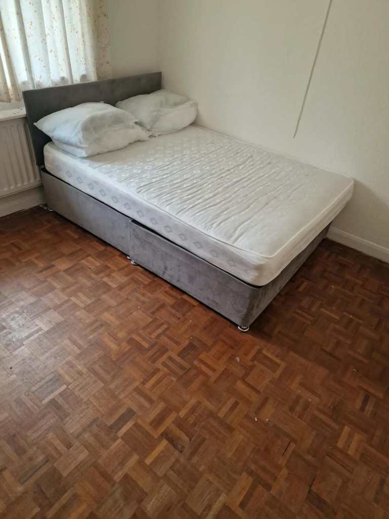 Spacious double room in a 5 Bedroom House - Purley / Woodcote – ALL BILLS INCLUDED £800pm (CR8 3NH)