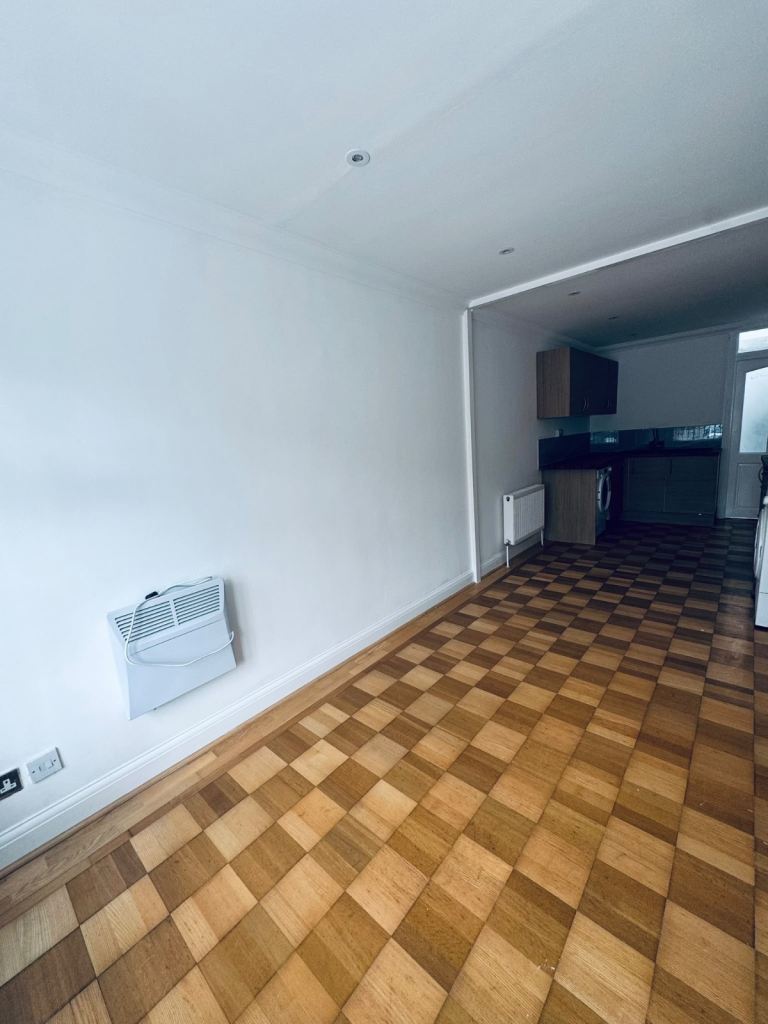 Separate 1 Bed Flat at Sewardstone rd, Waltham abbey (EN9 3QF)