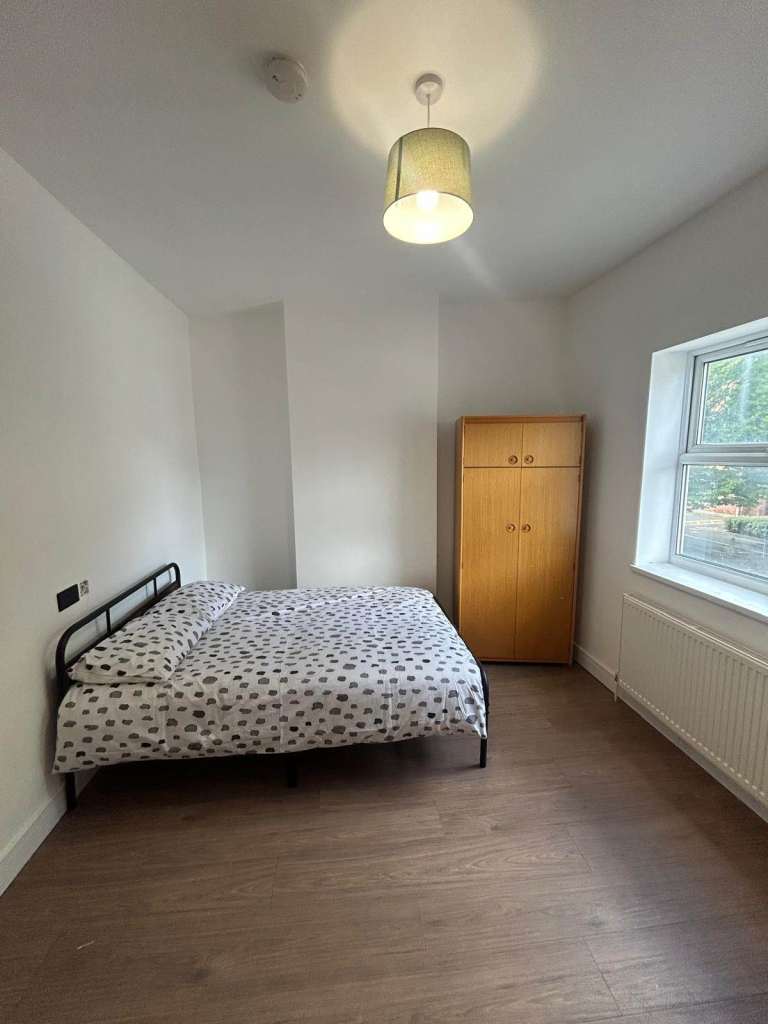 6 Beds house to let (ST4 4QX)