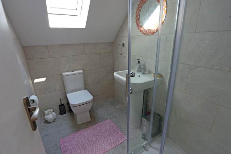 Pristine & Homely Double Rooms for female Fully Furnished Chadwell Heath (RM6 6RH)
