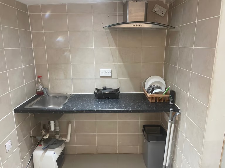 Single bed flat to let