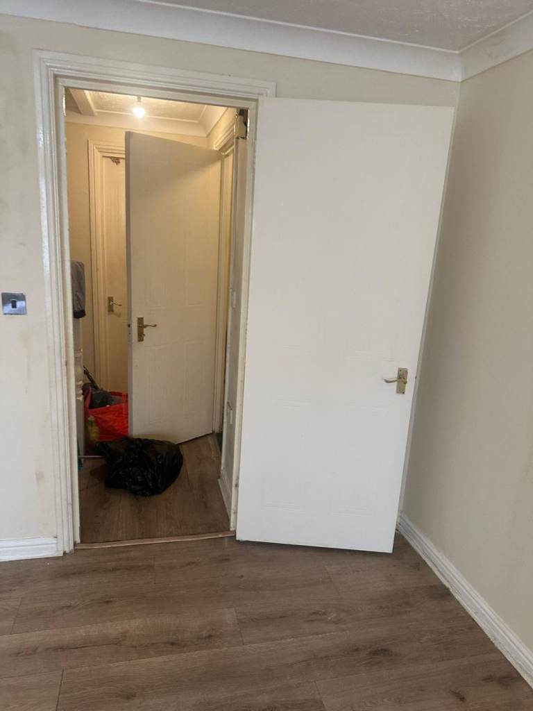 DOUBLE ROOM TO LET IN THAMESMEAD SE28 8RX South East London £950pm
