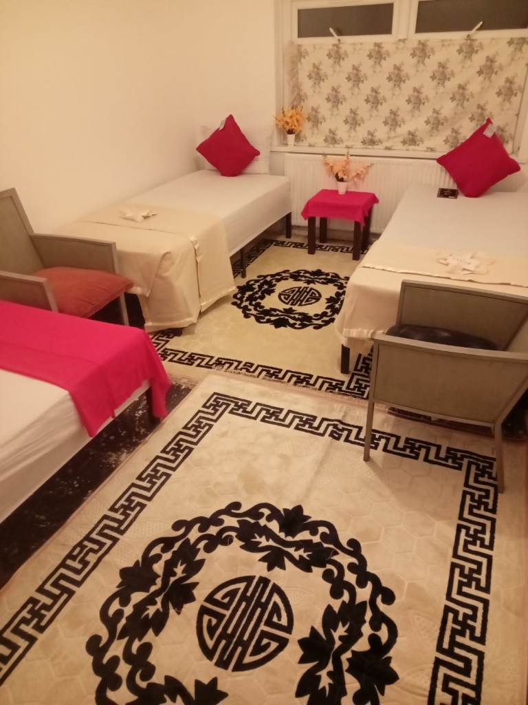 Studio flat £300pp pm intinastional ok (B11 3LZ)