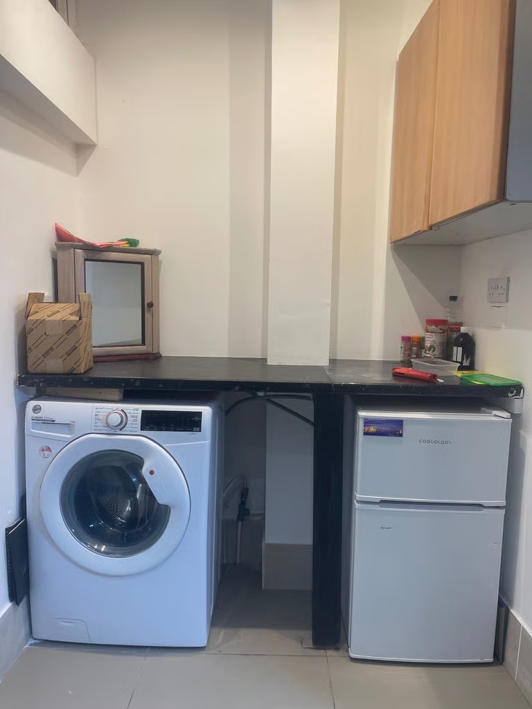 Single bed flat to let