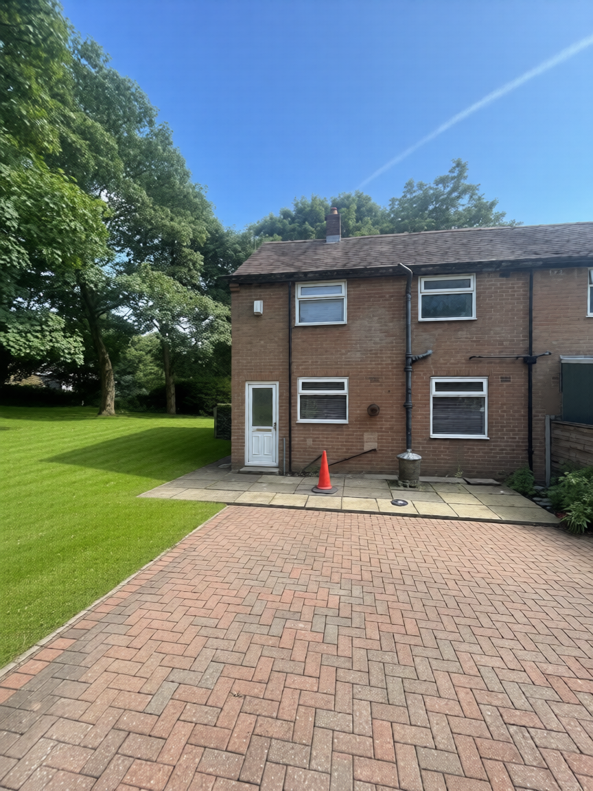 Fully Furnished 3-Bedroom Semi-Detached House 📍 Wilkinson Road, Bolton, BL1 7BA