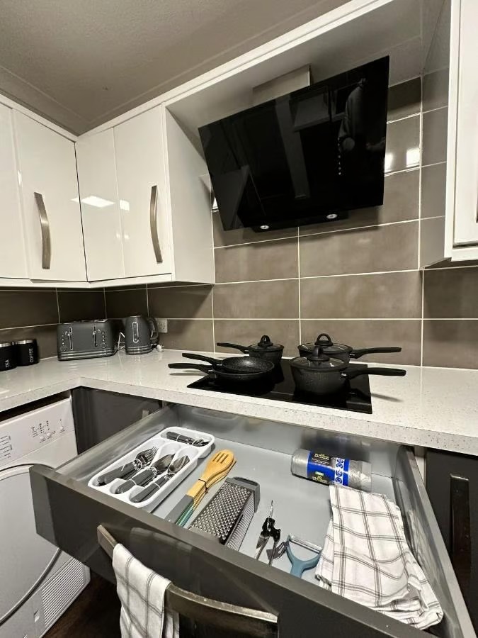 Fully Furnished 3-Bedroom Semi-Detached House 📍 Wilkinson Road, Bolton, BL1 7BA