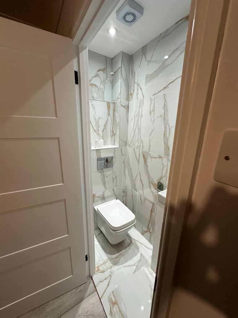 A Bright Ground-floor studio for 1/2 females Canning town E16