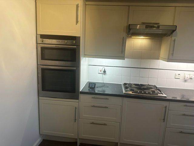 4 bed house For Rent in Mitcham CR4 1JX