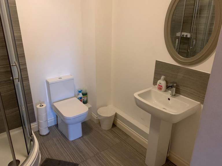 WEST END - 4 BEDROOM / 3 BATHROOM PENTHOUSE (G3 8GE)