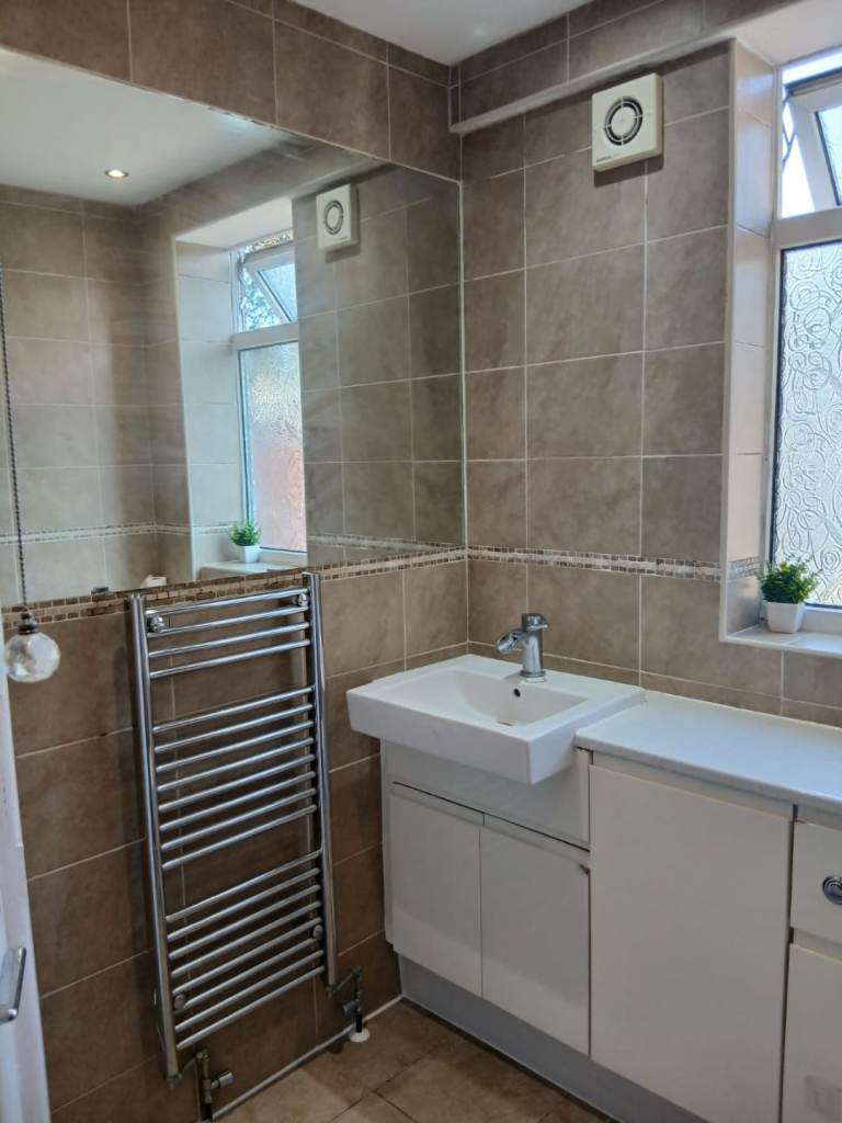 2 Double Rooms at Green Ln, Near Chadwell heath station (RM8 1DB)