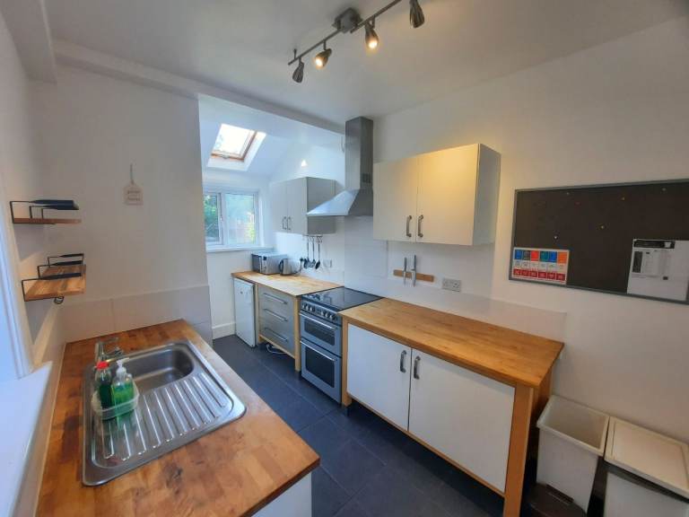 Four Double Bedrooms Detached House with Private Garden, Stourvale Road, BH6 5JB – Unfurnished Bournemouth, Dorset £1,890pm