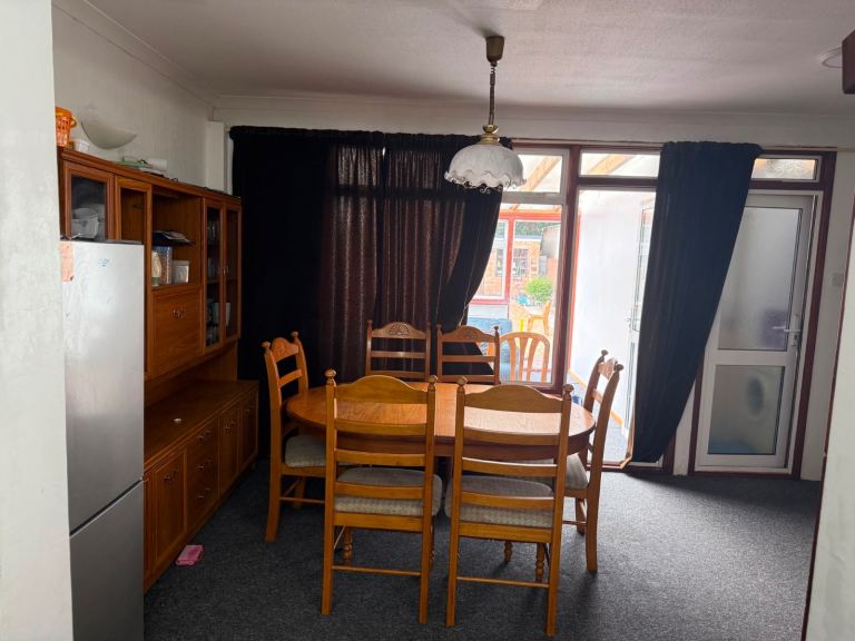 Double Room Available (TW4 6LB)