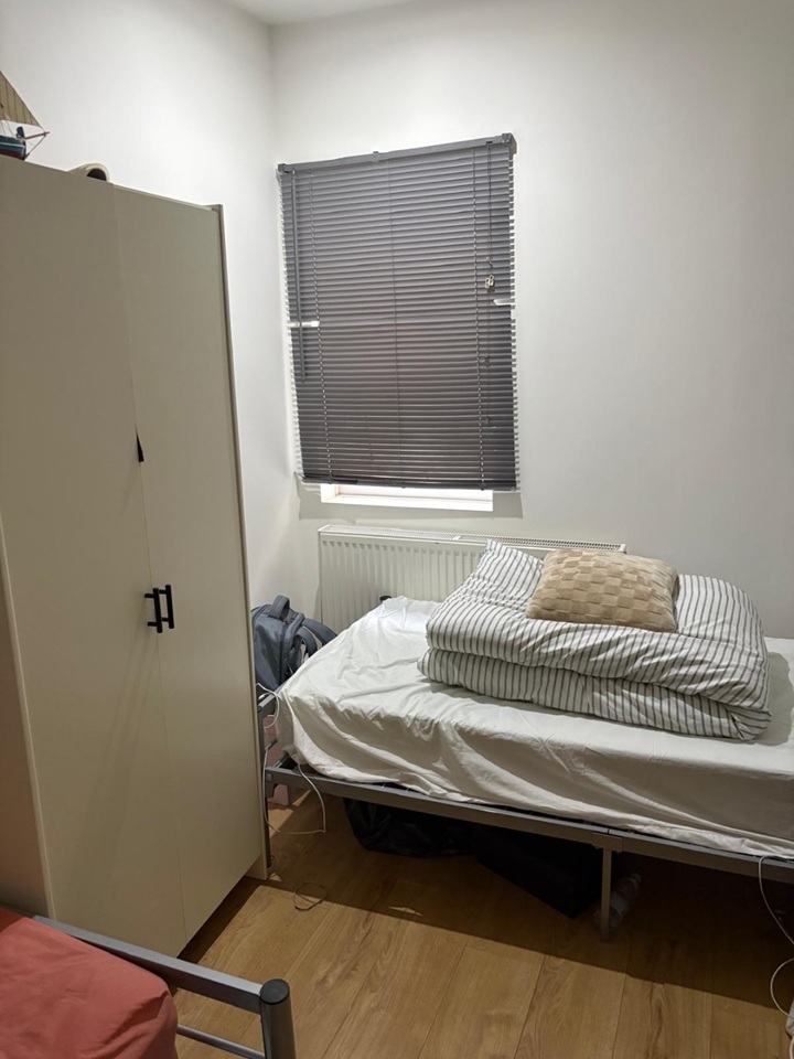 Bed space available in a double room in a sharing house at Chandos rd, Stratford E15 1TX