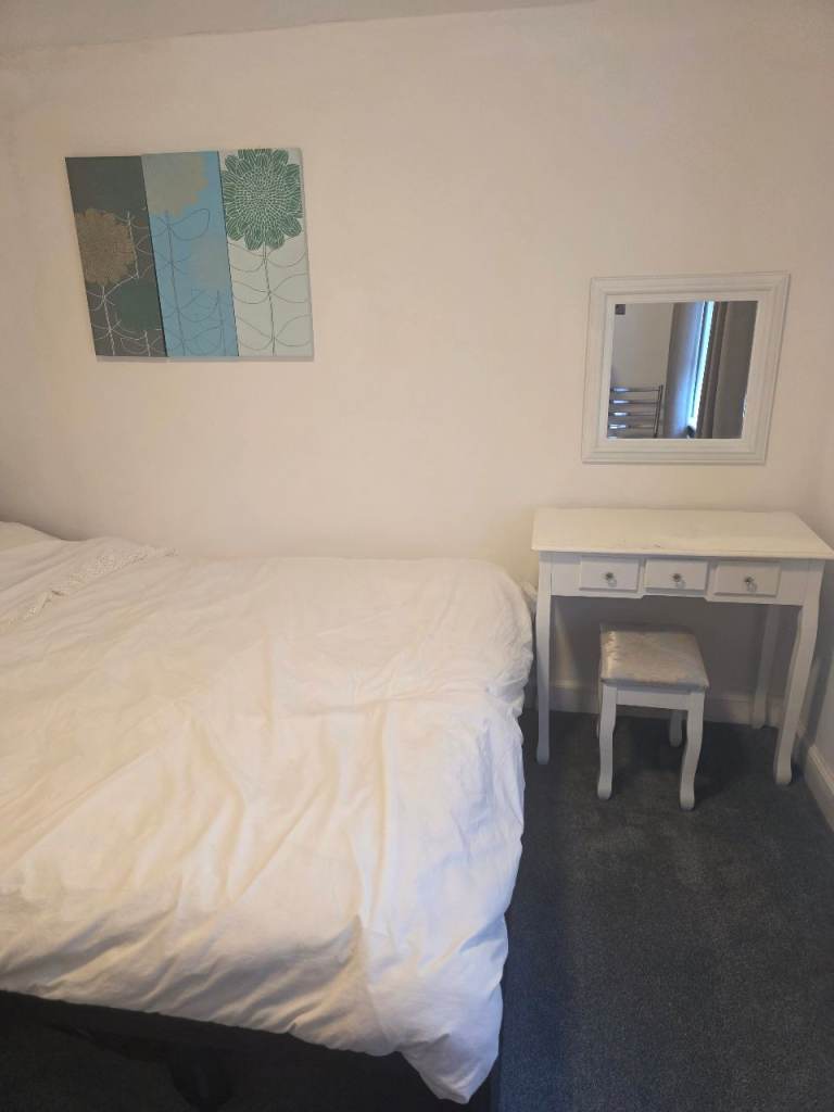 Spacious double room available for rent Sandwell, West Midlands £700pm@B65 9QN