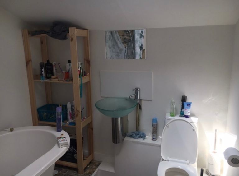Lovely large double room in house share (TW14)