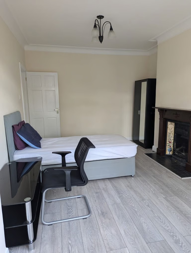 modern Single room to let