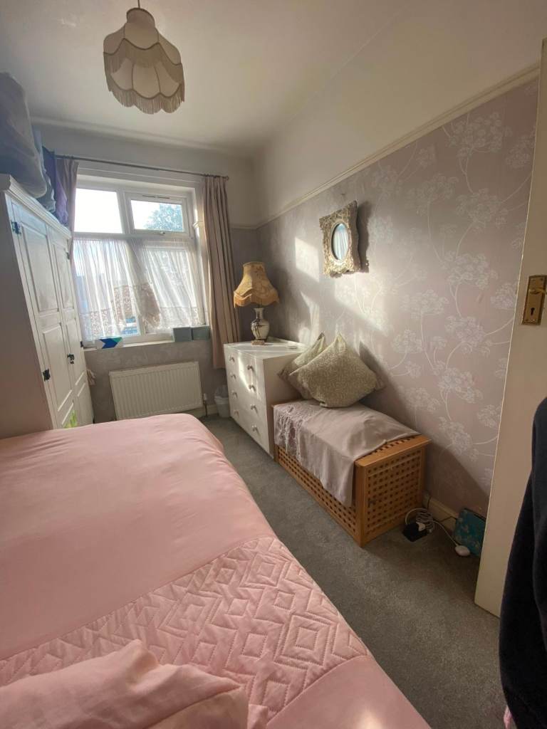 Pristine & Homely Double Rooms for female Fully Furnished Chadwell Heath (RM6 6RH)