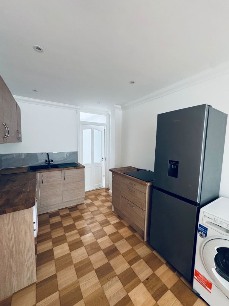 Separate 1 Bed Flat at Sewardstone rd, Waltham abbey (EN9 3QF)