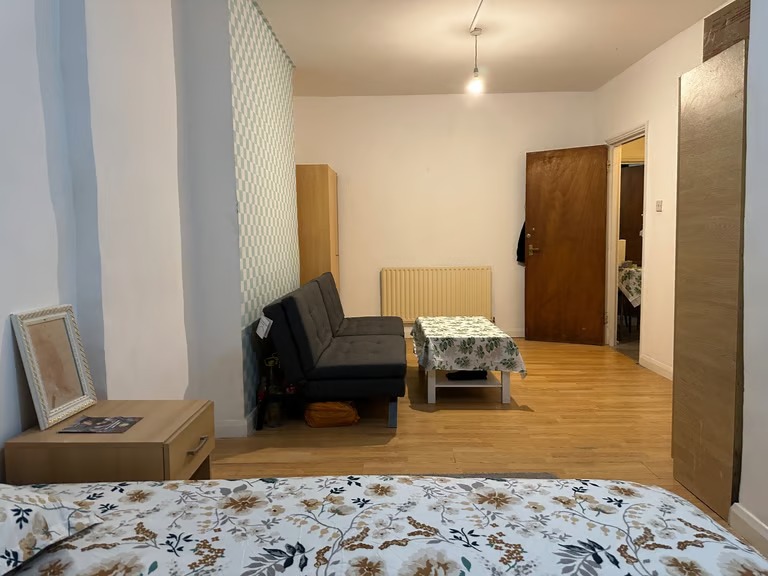 Double room to let at N4
