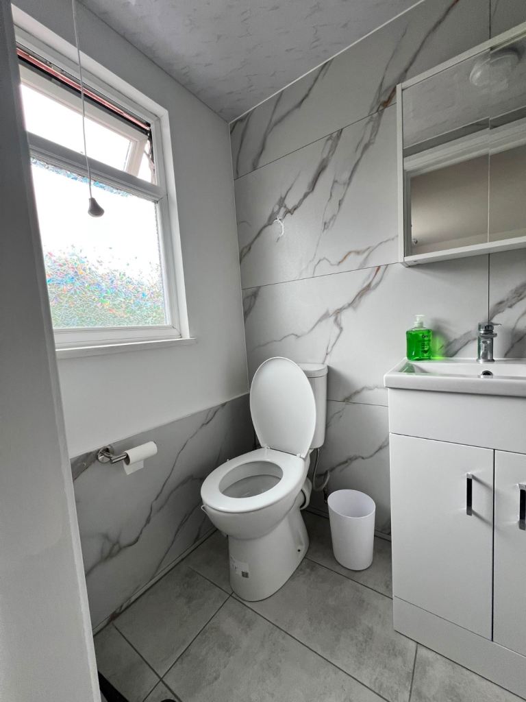 🏡 SPACIOUS EN-SUITE ROOM FOR FEMALE – THORNTON HEATH CR7 7RQ
