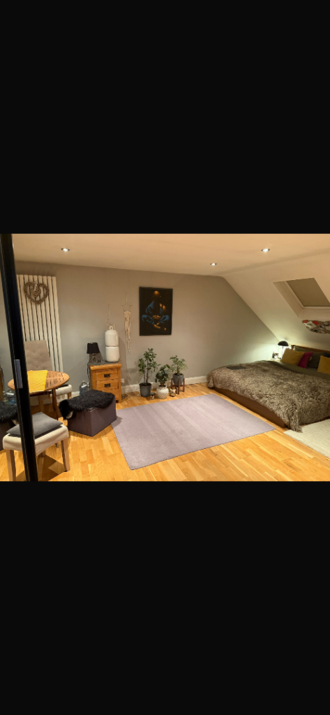 Loft room with ensuite for rent North London, London £1,100pm@N10 1AN