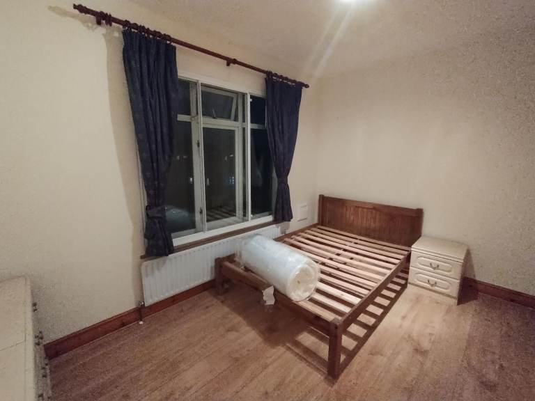 Lovely room in an AMAZING House Heathrow, London £700pm(TW5 0QJ)