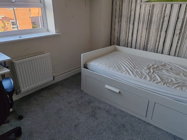 Double room at Sergeant Mark Stansfield Wy, Hyde SK14