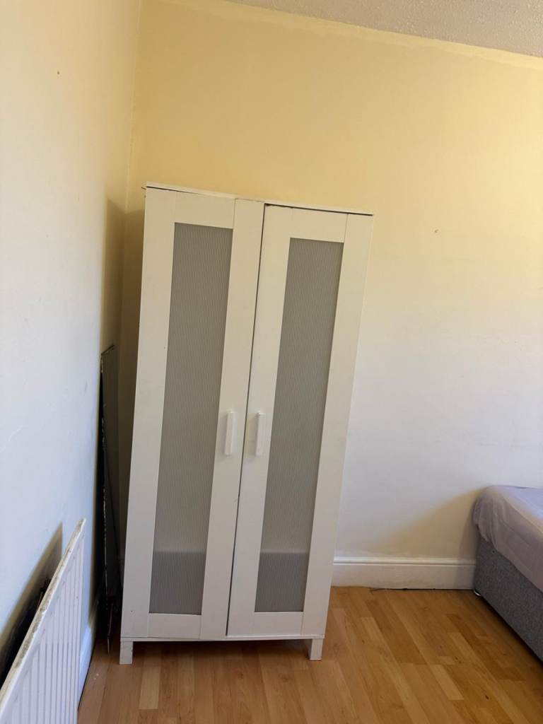 BIG ROOM TO LET IN STROOD ME2 4DG, CLOSE TO THE TRAIN STATION AND STROOD HIGH STREET (ME2)