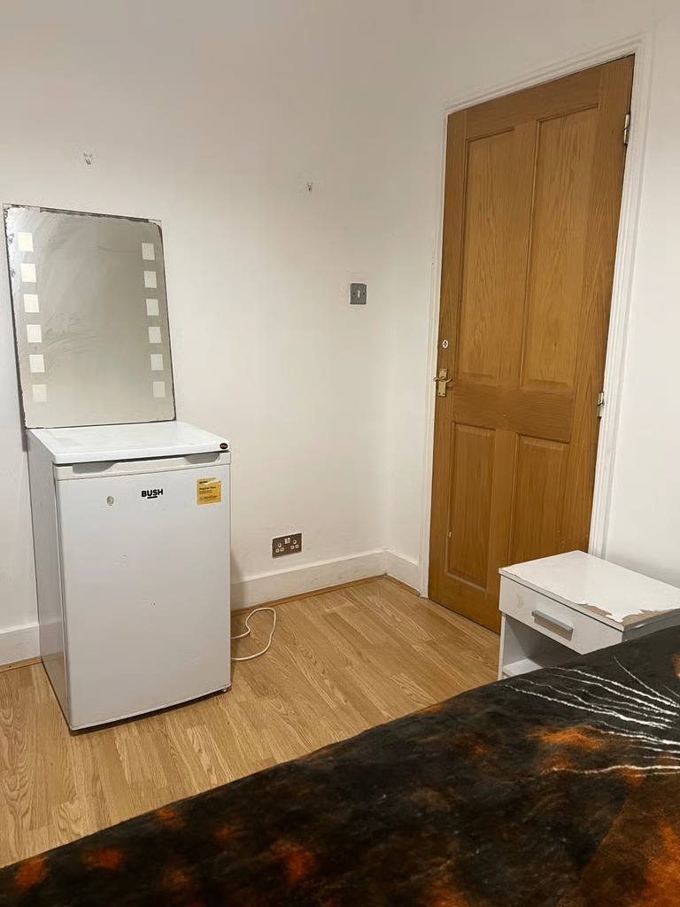 COSY DOUBLE ROOM AVAILABLE TO LET