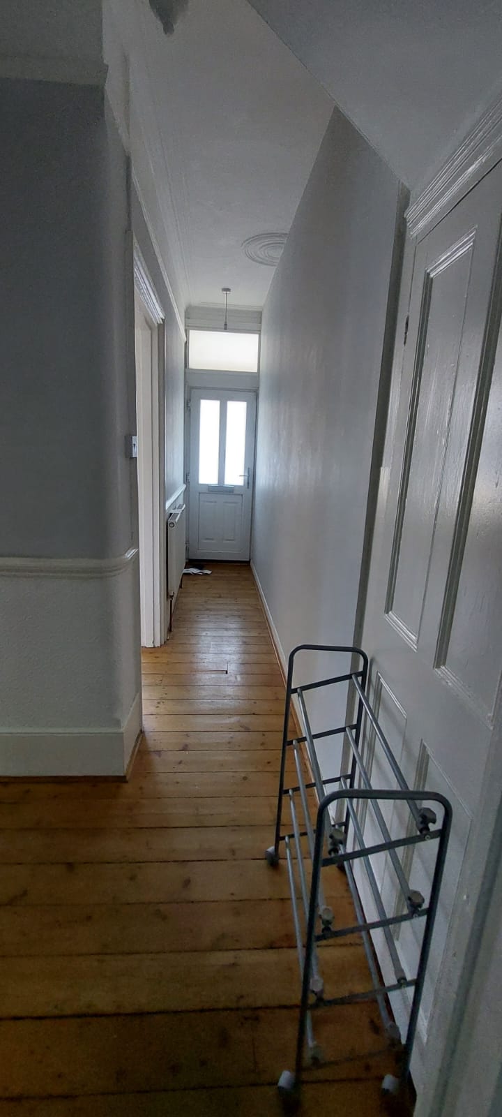 Unfurnished room to let