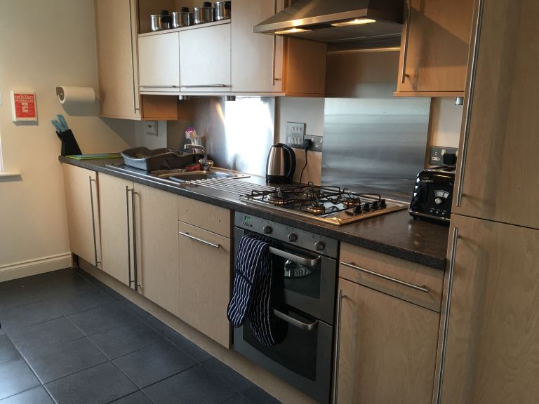 WEST END - 4 BEDROOM / 3 BATHROOM PENTHOUSE (G3 8GE)
