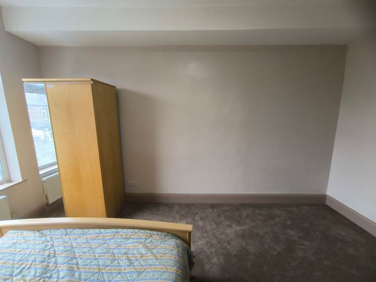 Double Room to Rent at Hornby rd, Old trafford (M32 0RQ)