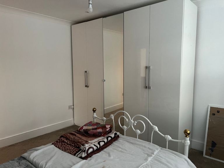 Double room TO LET (DY1 4EY)