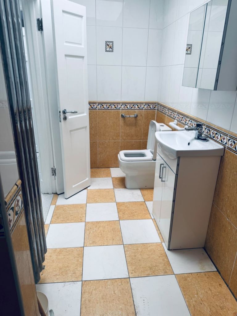 Separate 1 Bed Flat at Sewardstone rd, Waltham abbey (EN9 3QF)