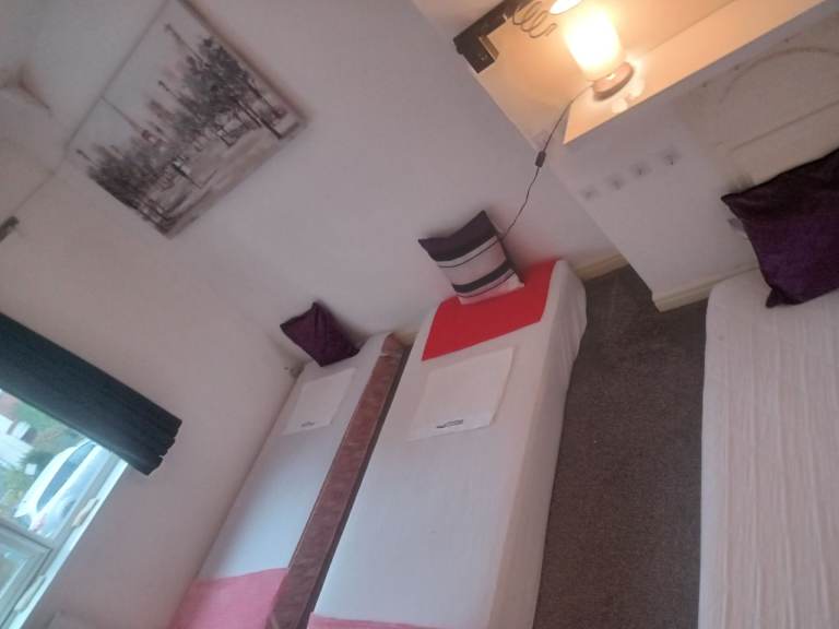 Studio flat £300pp pm intinastional ok (B11 3LZ)