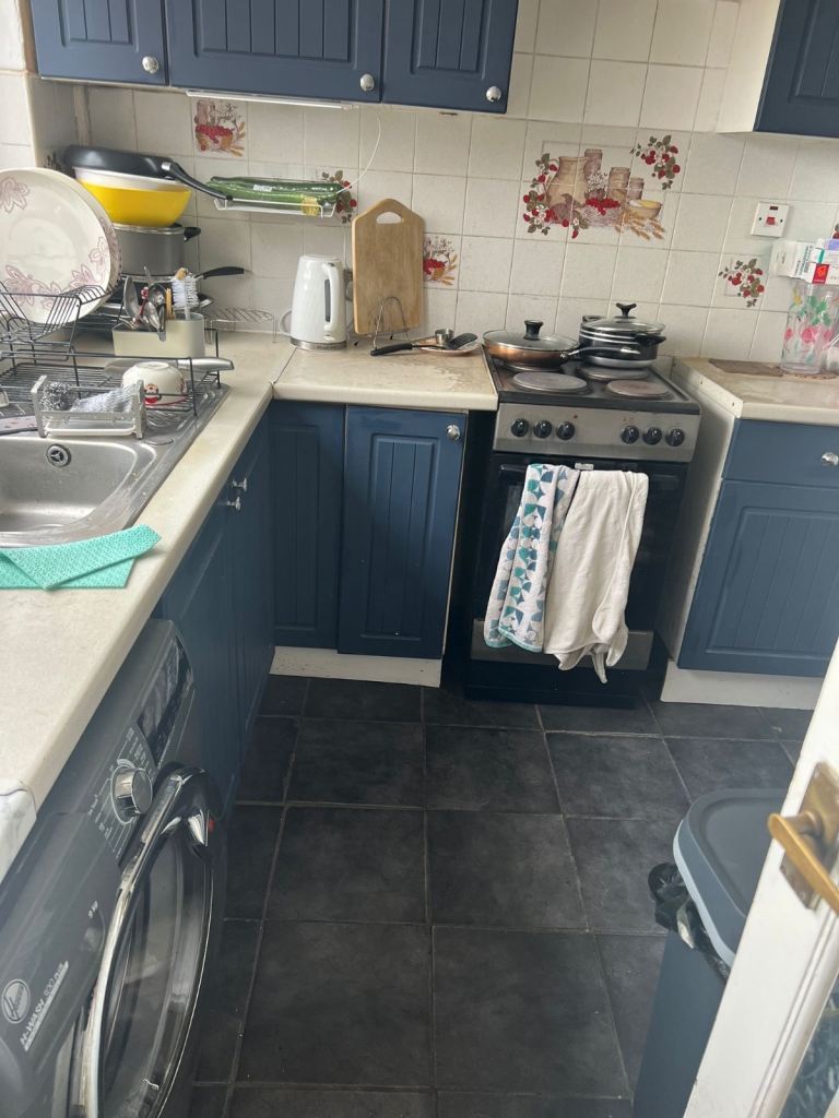 Single Room Available for Rent – Ideal for Asian/European Female Lodger