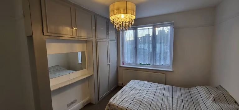 Room in a Shared House, Aldborough Road South, IG3